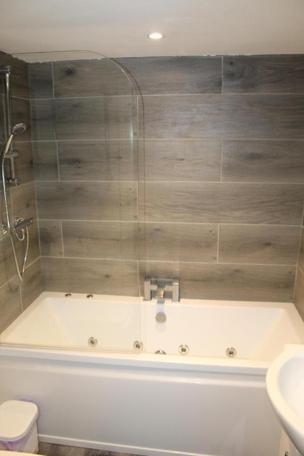 Albert Luxury Hottub & Jacuzzi Apartments Blackpool Buitenkant foto