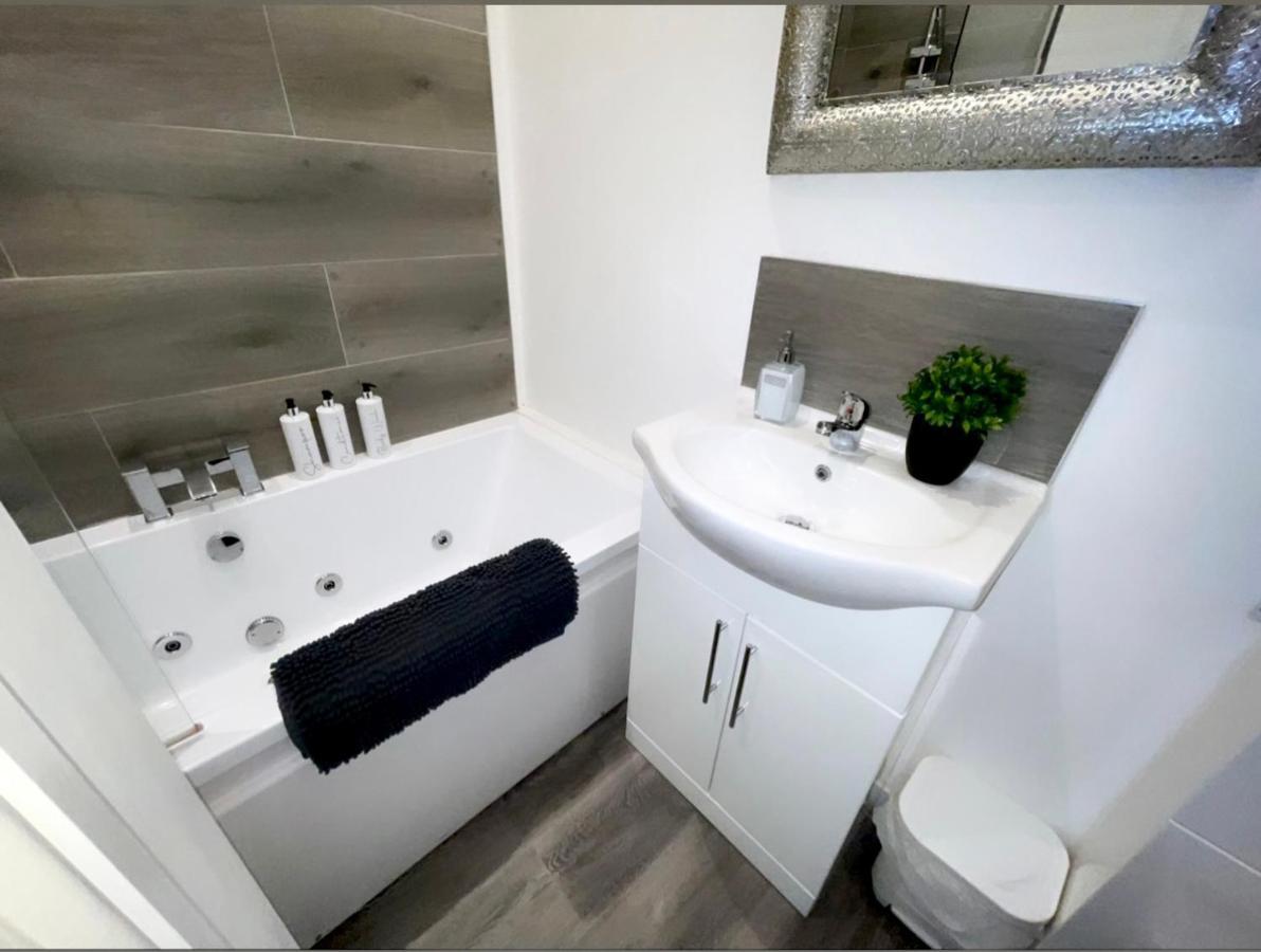 Albert Luxury Hottub & Jacuzzi Apartments Blackpool Buitenkant foto