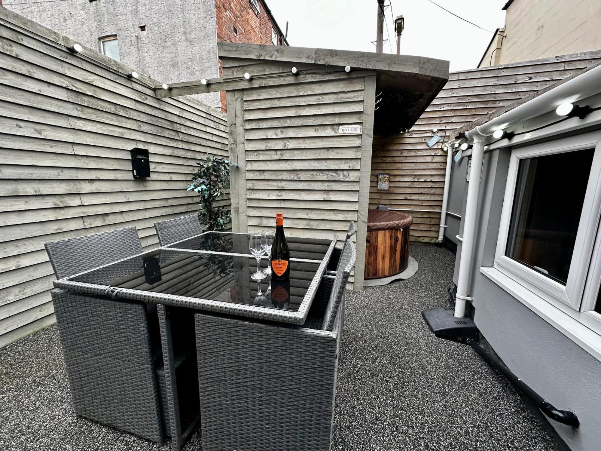 Albert Luxury Hottub & Jacuzzi Apartments Blackpool Kamer foto